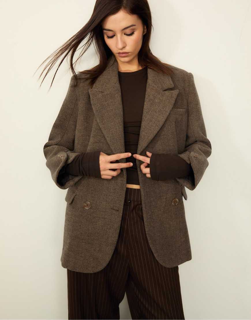 Stradivarius - Zweireihiger Oversize-Blazer in blassem Kamelbraun mit Fischgrätmuster-Neutral von Stradivarius