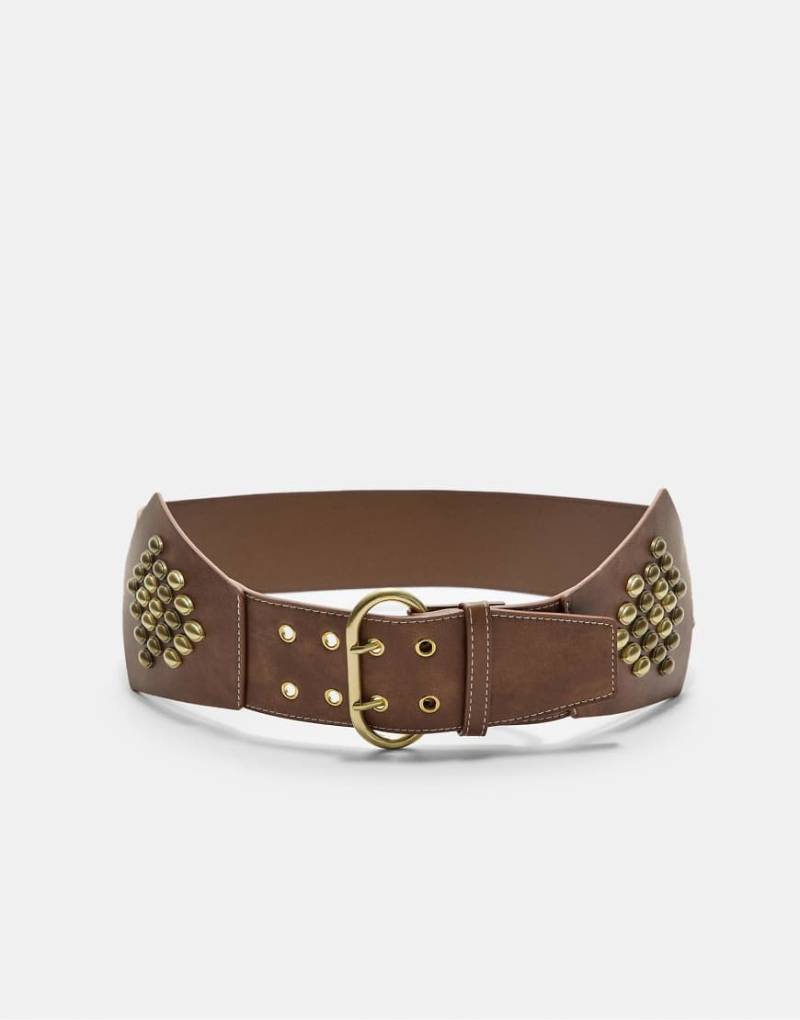 Stradivarius - breiter Gürtel in Braun mit Nietenverzierung-Brown von Stradivarius
