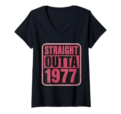 Damen Straight Outta 1977 Geburtstag Damen Distressed Vintage 70er Jahre T-Shirt mit V-Ausschnitt von Straight Outta 1977 Birthday Womens Products