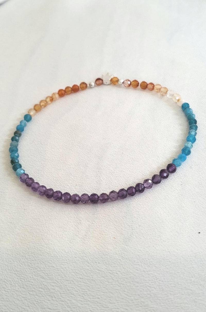 Amethyst Apatit Karneol Armband Mit Krone, 3mm Apatit, Natursteinarmband Elastisch 925 Sterling Silber Amethyst Apatit Karneol Armband Mit Krone, 3mm Apatit, Natursteinarmband Elastisch 925 Sterling Silber von Strand7