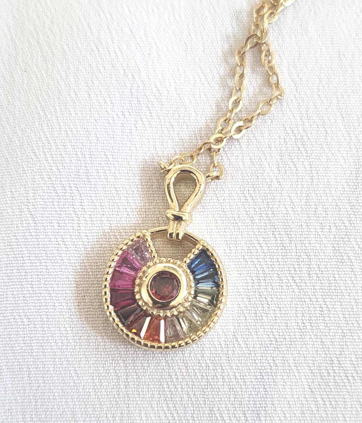 Zarte Halskette, Collier Mittelteil Mit Regenbogenfarbigen Zirkonen Gold 925 Sterling Silber 18K Vergoldete Halskette Kette Zarte Halskette, Collier Mittelteil Mit Regenbogenfarbigen Zirkonen Gold 925 Sterling Silber 18K Vergoldete Halskette Kette von Strand7