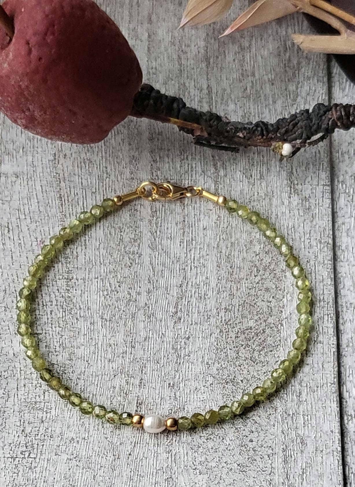 Zartes Edelsteinarmband - Peridot Und Süßwasserperle- 925Er Sterling Verschluss Set- Geschenk Gemstones Minimalistisch Elegant Zartes Edelsteinarmband - Peridot Und Süßwasserperle- 925Er Sterling Verschluss Set- Geschenk Gemstones Minimalistisch Elegant von Strand7