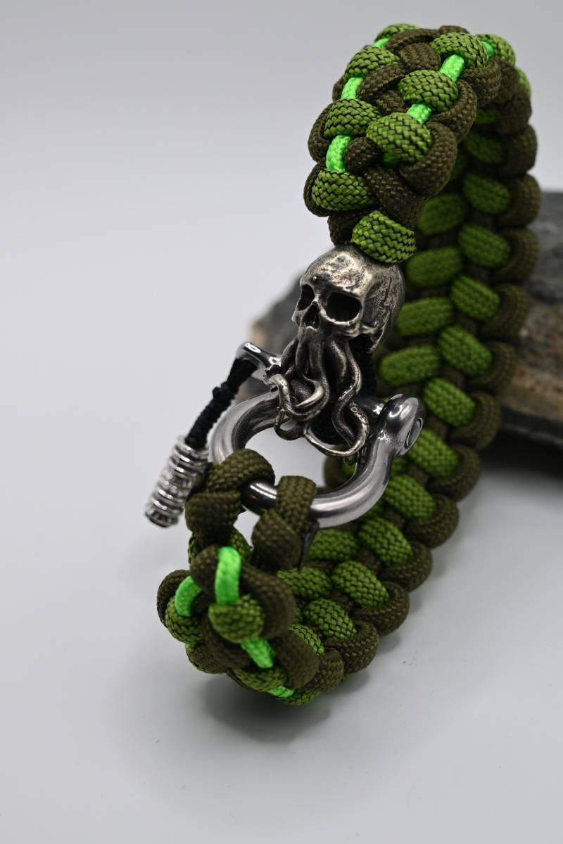 Tentakelschädel Venomous Green Paracord Armband - Handgemacht von StrandStrong