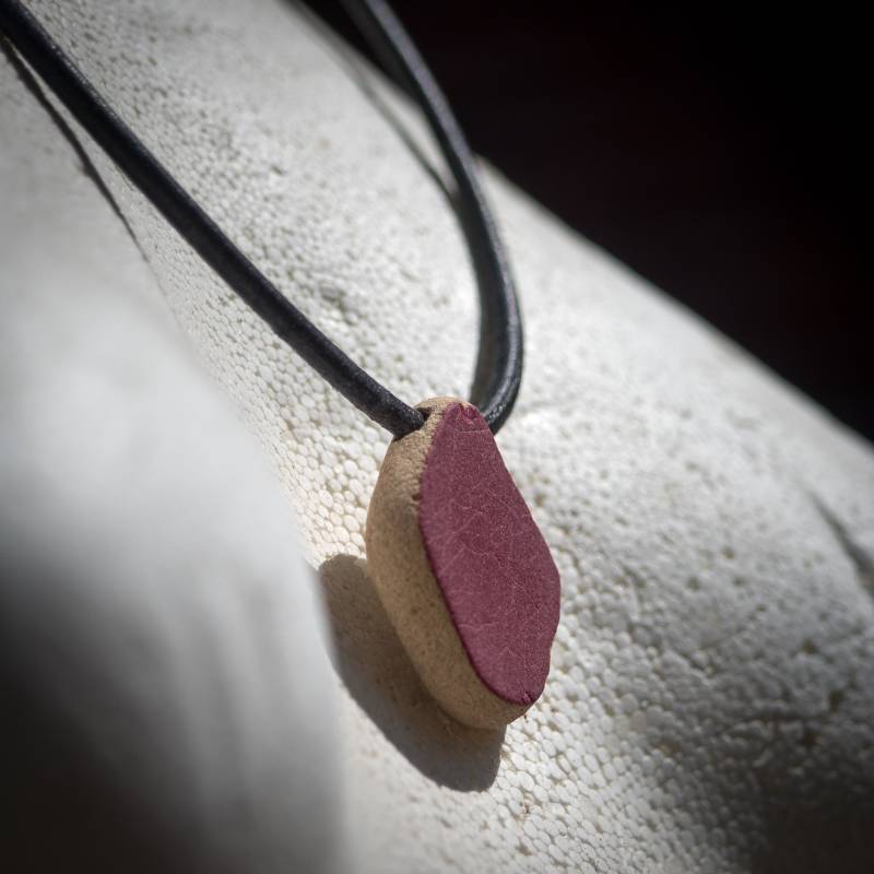 Seekeramik Leder-Halskette „Farbtupfer" Mit Karabinerverschluss von Strandgoods