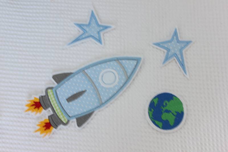Aufnäher-Set Weltall Hellblau Grün Rakete Sterne Erde Aufnäher-Set Weltall Hellblau Grün Rakete Sterne Erde von Strandwolke
