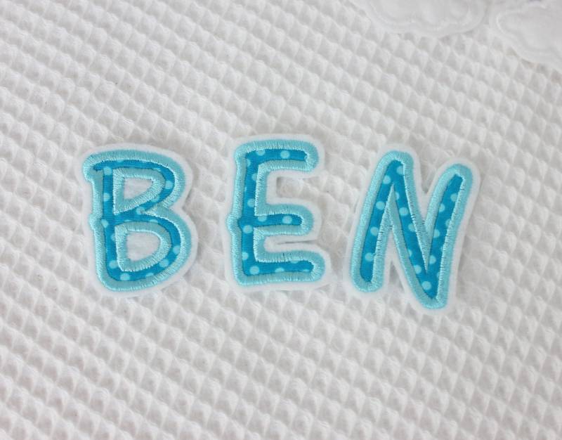 Buchstaben Aufnäher Namensaufnäher in Türkis Buchstaben Aufnäher Namensaufnäher in Türkis von Strandwolke