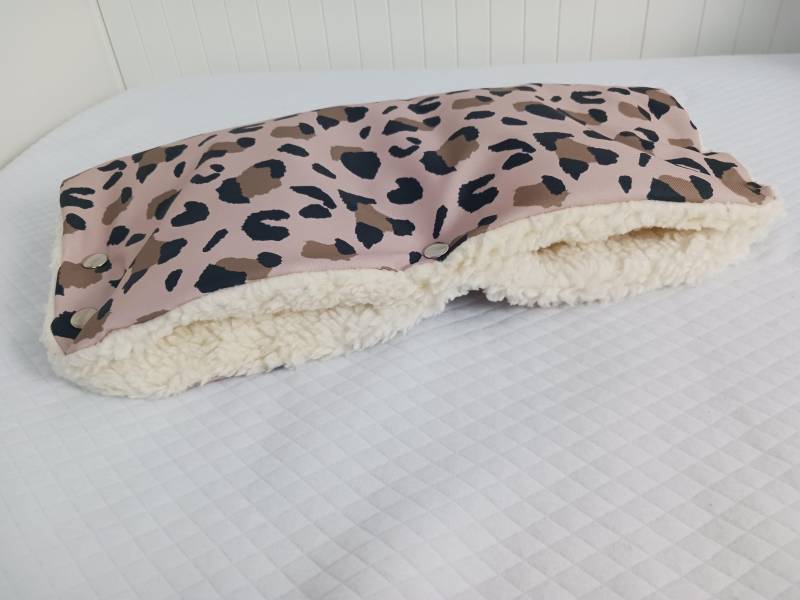 Sofort Lieferbar Wasserabweisender Kinderwagenmuff Leomuster von Strandwolke