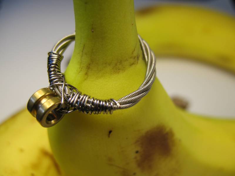 Gitarre String Ring, Recycling Gold Und Silber Größe 6, Benutzerdefinierte Größen, Herren Womens Upcycled von StrangeKage