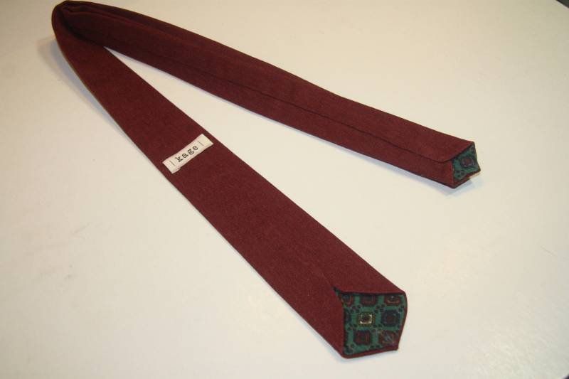 Kastanienbraun Schmaler Krawatte - Handgemacht 100 % Recyceltem Material Ein Unikat von StrangeKage