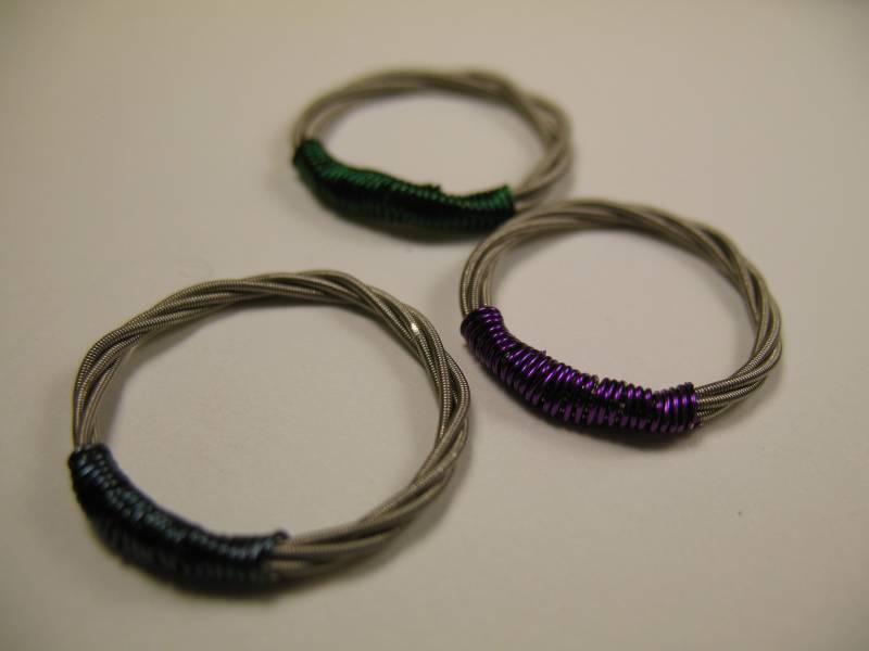Recycling-Gitarre String Ring, Grün Lila Blau Silber Benutzerdefinierte Größen, Herren Womens Upcycled, Musiker Geschenk von StrangeKage