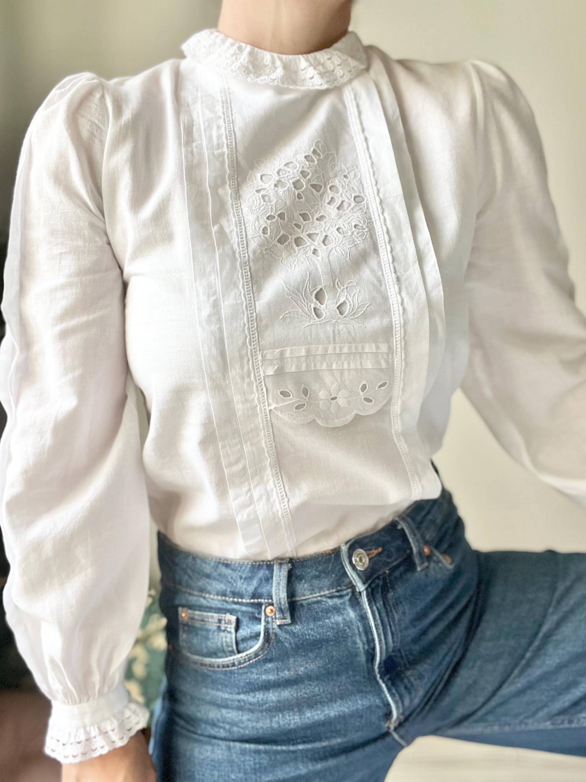 Vintage Weiße Baumwollbluse Prairie Floral Lace, Rüschenkragen Vintage Weiße Baumwollbluse Prairie Floral Lace, Rüschenkragen von StrangeMoonVintageDE