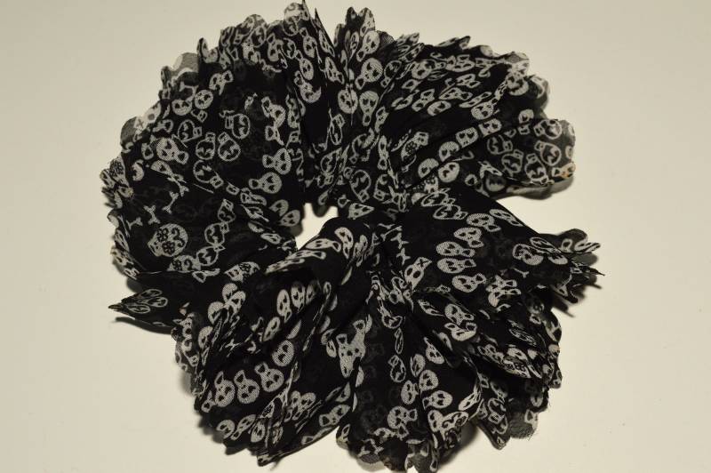 Schädel Scrunchy von StrangeUnderworld