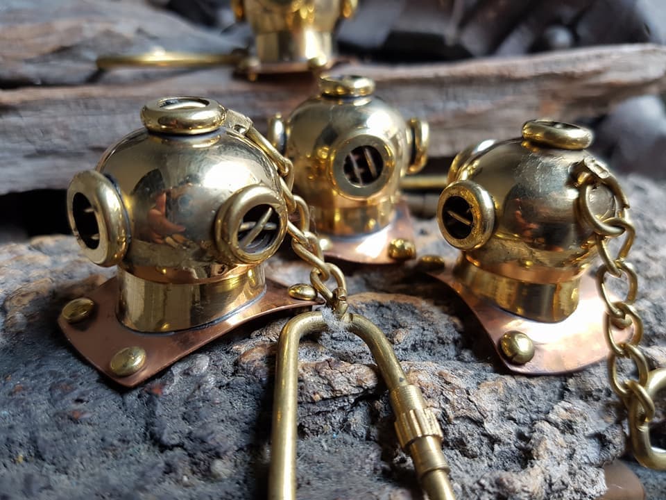 Die Geschichte Von Panerai Schlüsselanhänger Aus 100 % Messing Für Ihre Sammlung Die Geschichte Von Panerai Schlüsselanhänger Aus 100 % Messing Für Ihre Sammlung von StrapsMonster