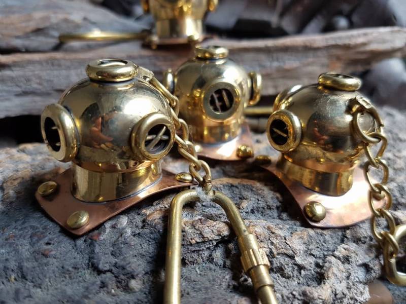 Die Geschichte Von Panerai Schlüsselanhänger Aus 100 % Messing Für Ihre Sammlung Die Geschichte Von Panerai Schlüsselanhänger Aus 100 % Messing Für Ihre Sammlung von StrapsMonster