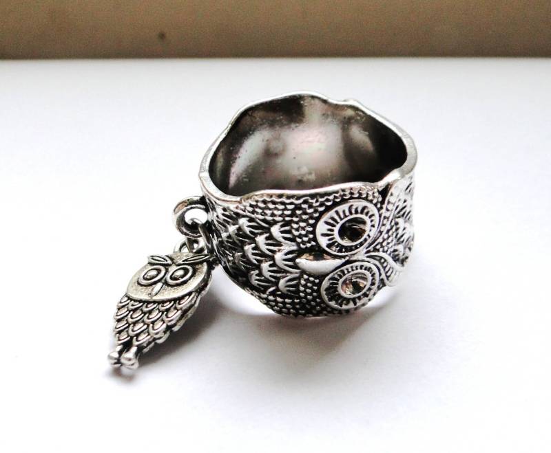 Eulenring Mit Silbernem Eulenanhänger Eulenring Mit Silbernem Eulenanhänger von YGIEPARIS