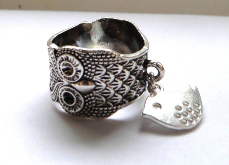 Eulenring Mit Silbernem Vogelanhänger von YGIEPARIS