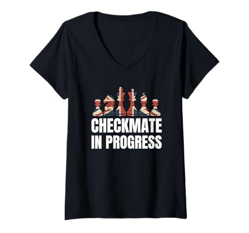 Damen Schachmatt im Gange Schachfiguren mit britischer Flagge Britisches Schach T-Shirt mit V-Ausschnitt von Strategic Chess Player Apparel Co.