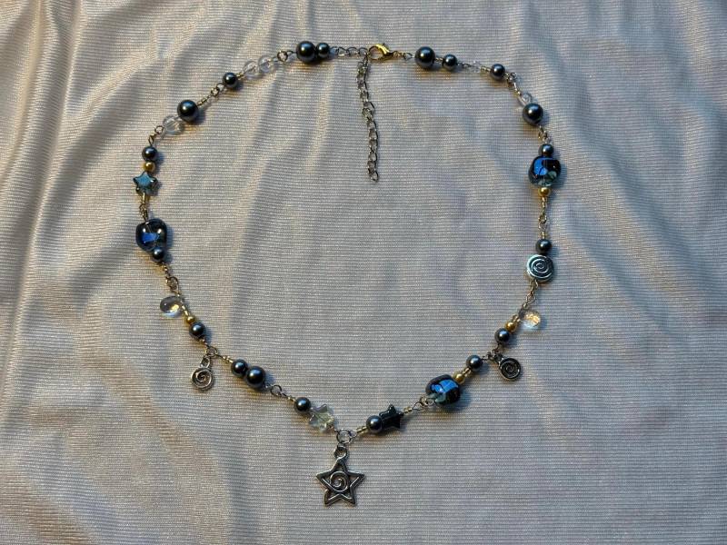 Coraline Necklace - Whimsical Fairycore Whimsygoth Alternative Unique Swirl Blue Shiny Fantasy Reader Dark Academia Autumn Fall Witch von Strawberrycupcake222