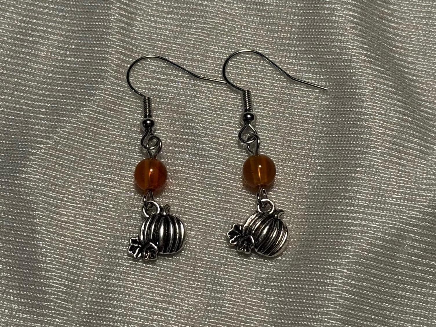 Pumpkin Earrings - Autumn Cottagecore Brown Orange Dark Academia Aesthetic Downtowngirl Goblincore Whimsical Whimsigoth Fall von Strawberrycupcake222