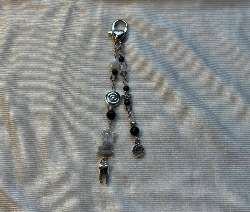 Teeth Swirl Keychain Bagcharm - Dark Femme Fetal Halloween Alternative Acubi Downtowngirl Rockstargf Gothic Bag Charm Accessory von Strawberrycupcake222