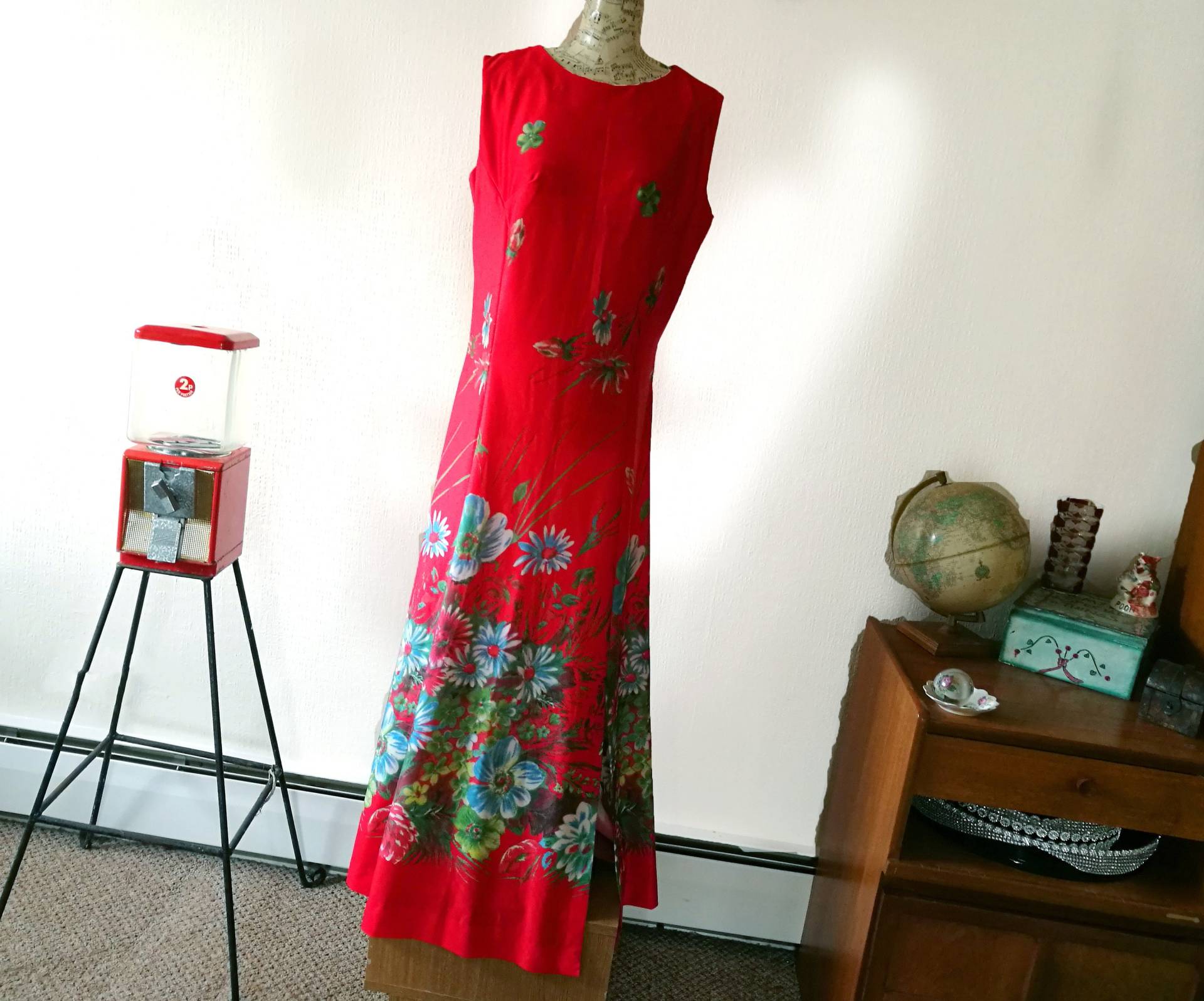 70Er Jahre Rot Geblümtes Elegantes Maxi Kleid. Wunderschönes Original Vintage & Blau Ausgestattet Abendkleid. Cocktailkleid. Uk Größe 14. Us 10 70Er Jahre Rot Geblümtes Elegantes Maxi Kleid. Wunderschönes Original Vintage & Blau Ausgestattet Abendkleid. Cocktailkleid. Uk Größe 14. Us 10 von StrawberryfVintage