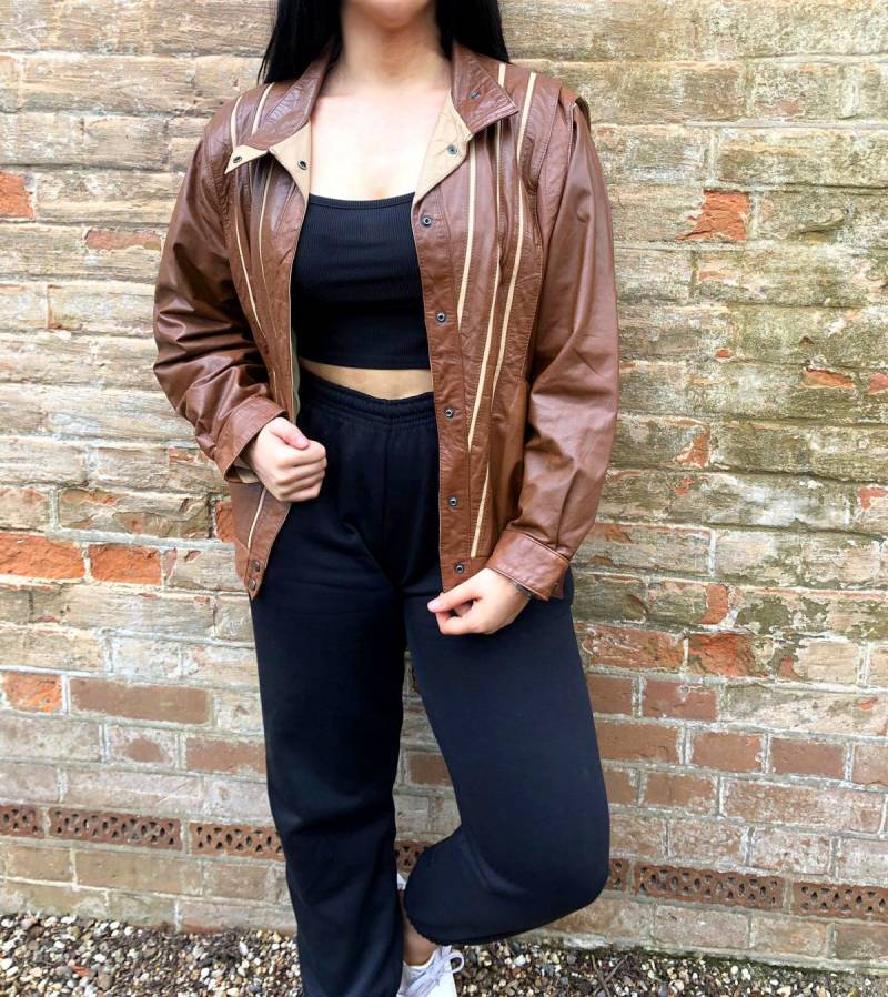 Designer Vintage 80Er Jahre Lederjacke in Schokobraun Und Creme. Leder Bomberjacke, Slouch Jacket, Glam Rock, New Romantic, Uk 36 Designer Vintage 80Er Jahre Lederjacke in Schokobraun Und Creme. Leder Bomberjacke, Slouch Jacket, Glam Rock, New Romantic, Uk 36 von StrawberryfVintage