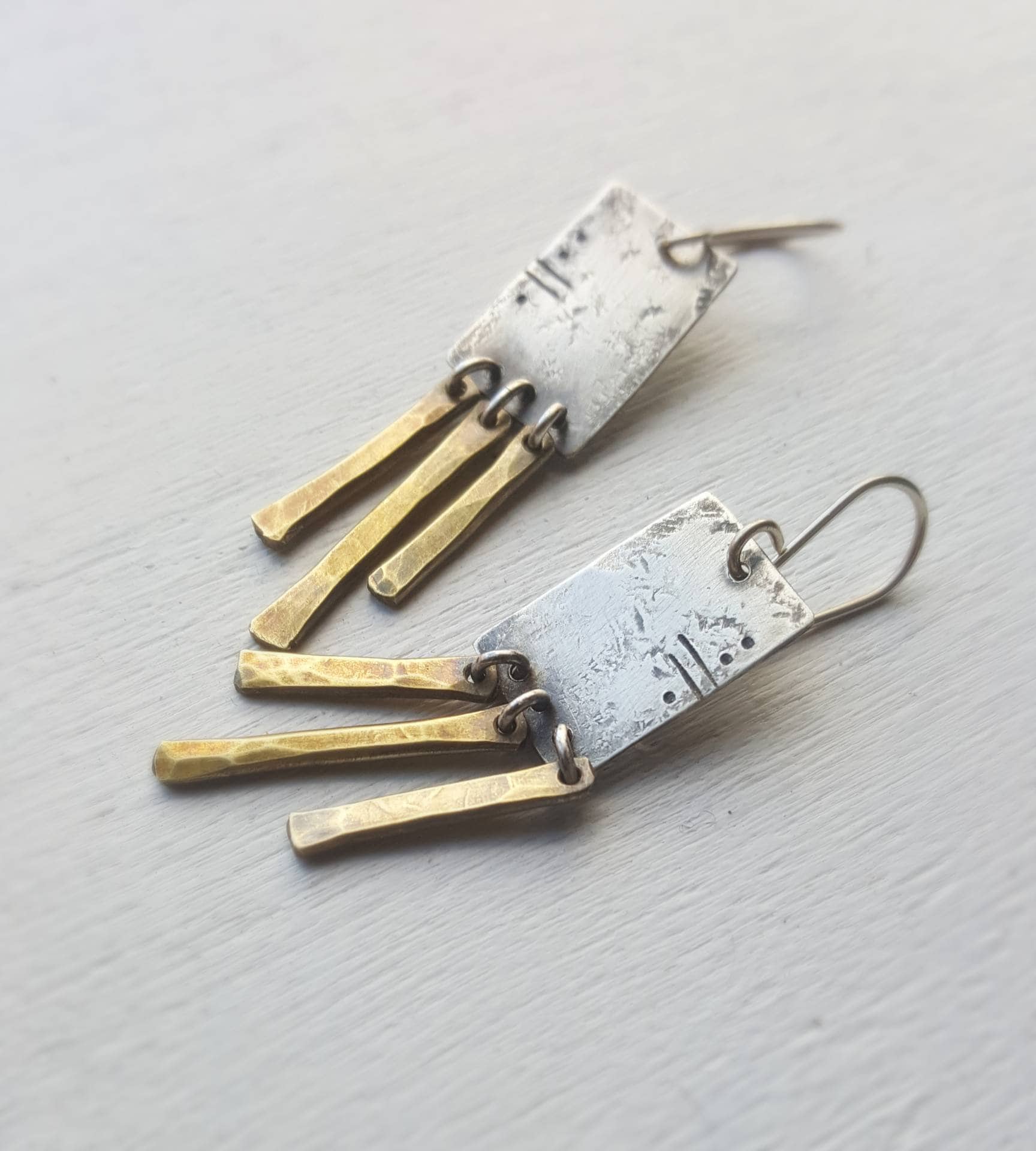 Relikt-Fransen-Ohrringe - Gemischt Metall Silber Und Gold Relikt-Fransen-Ohrringe - Gemischt Metall Silber Und Gold von StrayStones