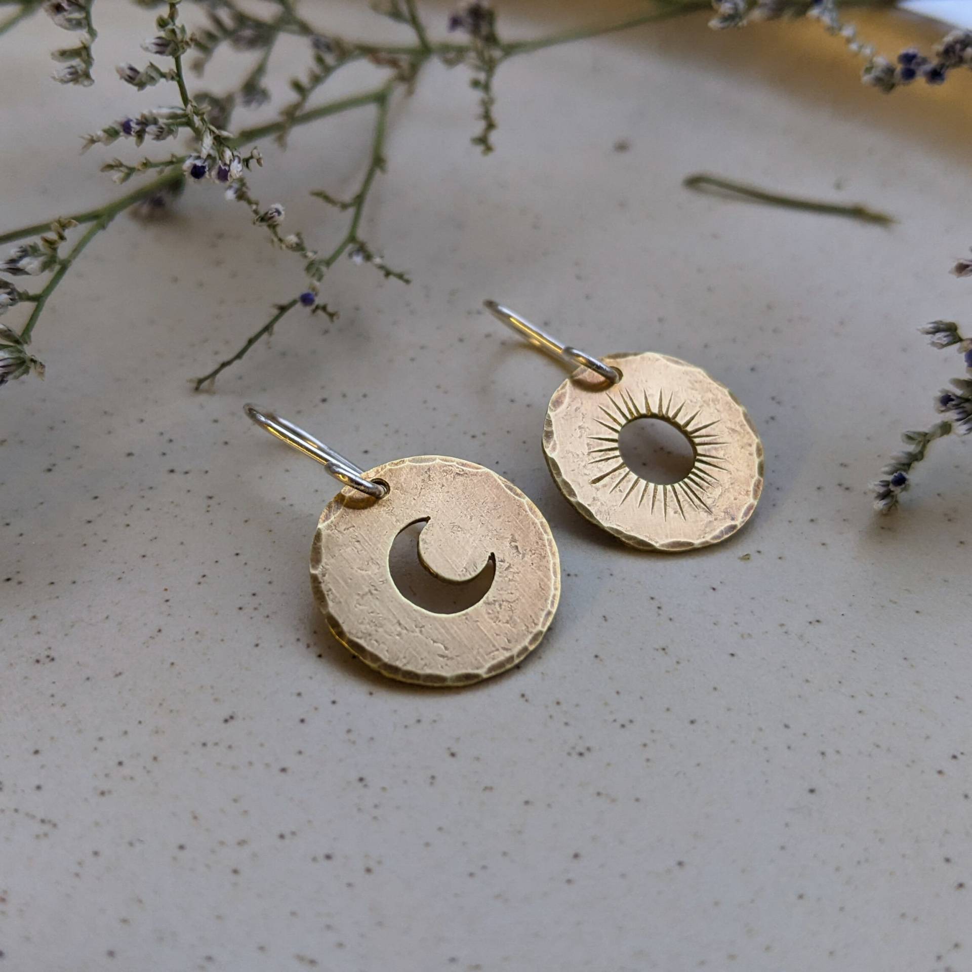 Sun & Moon Mismatched Ohrringe Sun & Moon Mismatched Ohrringe von StrayStones