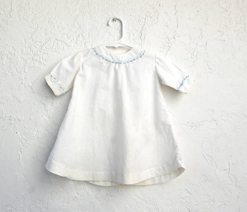 Selbstgenähtes Antikes Babykleid Mit Zackenborte von StraylightVintage