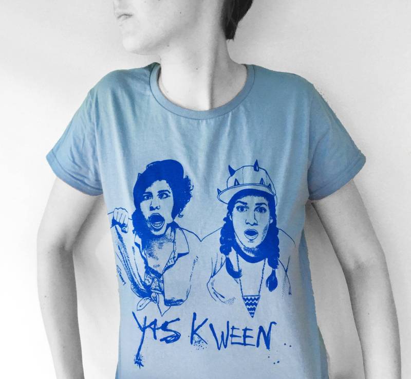 Breit | Yas Kween T-Shirt in Blau von Streepy