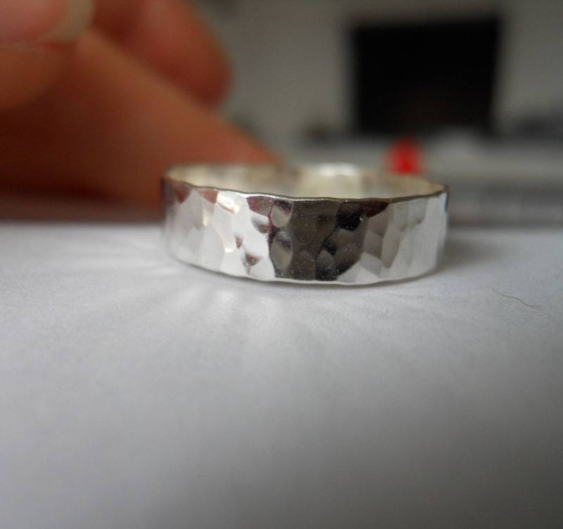 Gehämmerter Breiter Bandring Aus 925Er Sterlingsilber von StreetBauble