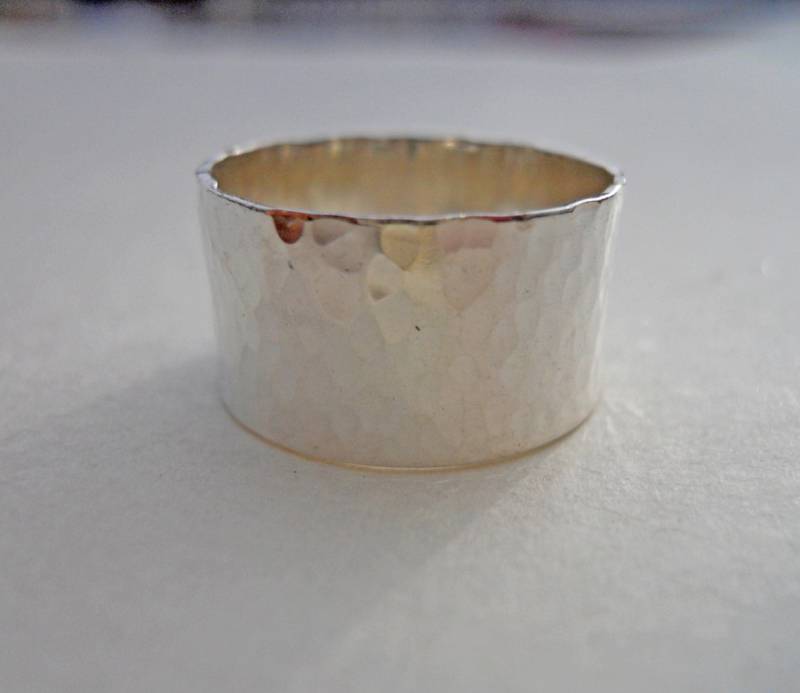 Superbreiter 10 Mm Gehämmerter Bandring Aus 925 Sterling Silber von StreetBauble
