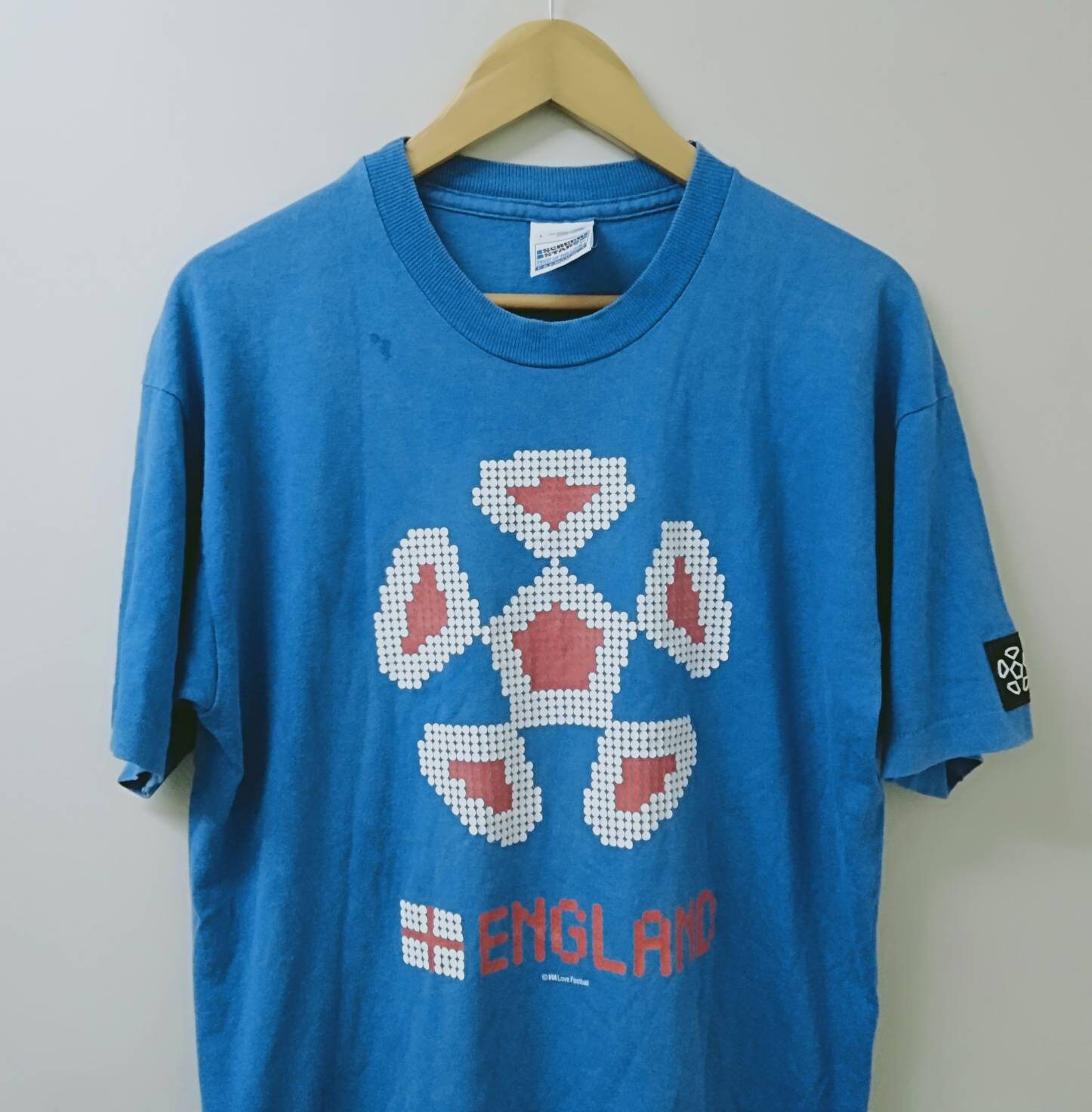 Vintage 90Er Jahre England Fußball T-Shirt Größe L/Über Liebe Grafik Shirt/Die Schönen Spiele Uk. Britpop/0Asis/Alternative Rock/ Vintage 90Er Jahre England Fußball T-Shirt Größe L/Über Liebe Grafik Shirt/Die Schönen Spiele Uk. Britpop/0Asis/Alternative Rock/ von StreetUptown