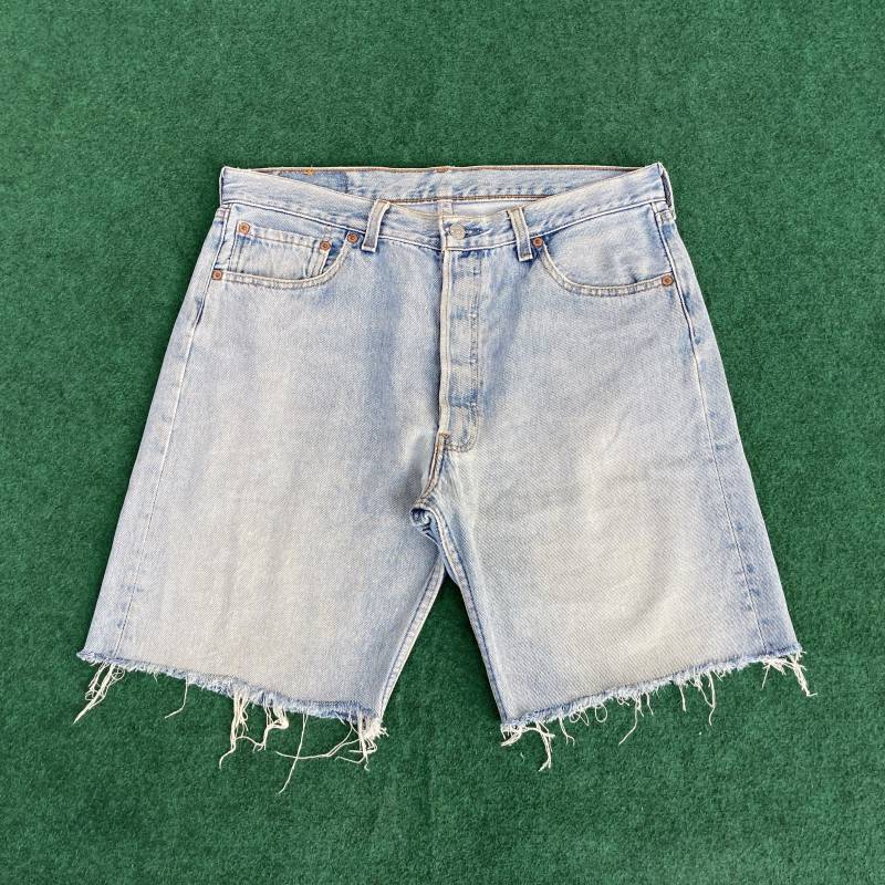 Vintage Levis 501 Short Sz 33 Jorts Zerrissene Punk Jeans von StreetVintage77