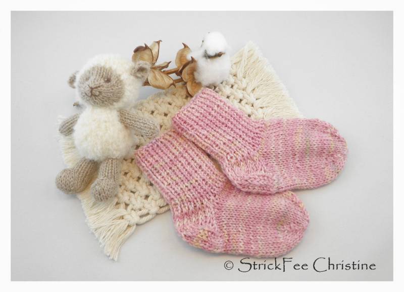 Wolle | Merino/Seide Sehr Weich Gestrickte Babysöckchen, | 9 cm Wollsöckchen, Stricksocken, Geschenk Zur Geburt, Erstlingsöckchen, Newborn von StrickFeeChristine