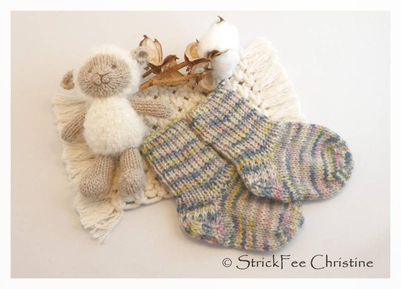 Wolle | Merino/Yak Weich Gestrickte Babysöckchen, | 9, 5 cm Wollsöckchen, Stricksocken, Geschenk Zur Geburt, Erstlingsöckchen, Unisex von StrickFeeChristine