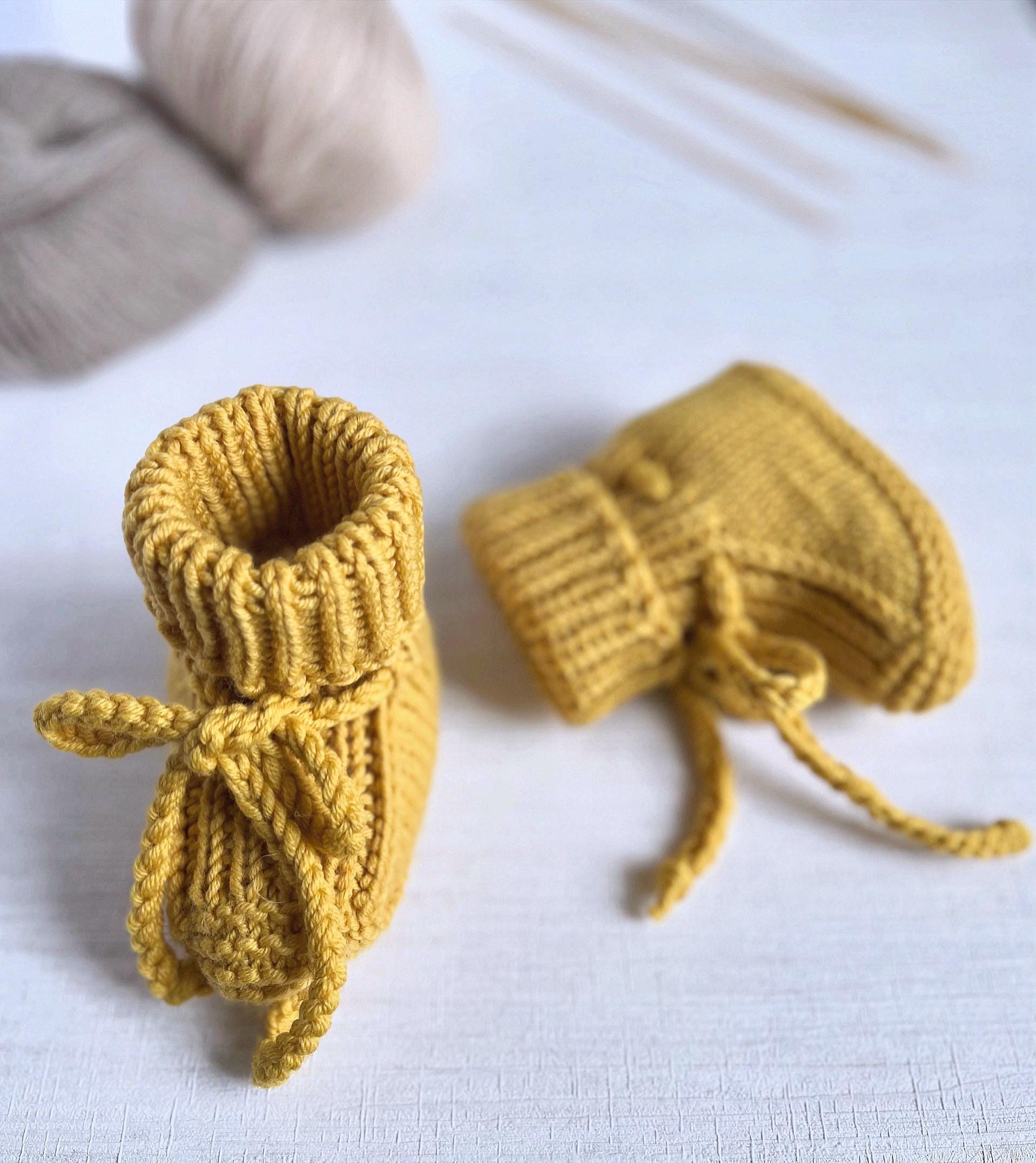 Babyschuhe Merinowolle Gr. 16, 1 - 3 Monate, Babyboots, Babysocken von StrickLaune