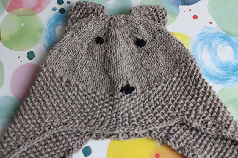 Handgestrickte Baby-Mütze Mit Bären-Optik von StrickTraeumeShop