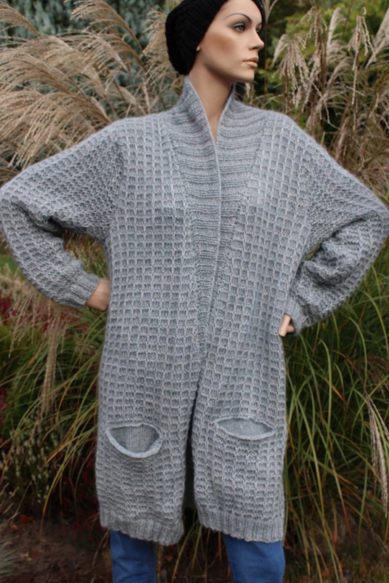 Handgestrickte Damen Strickjacke von StrickTraeumeShop