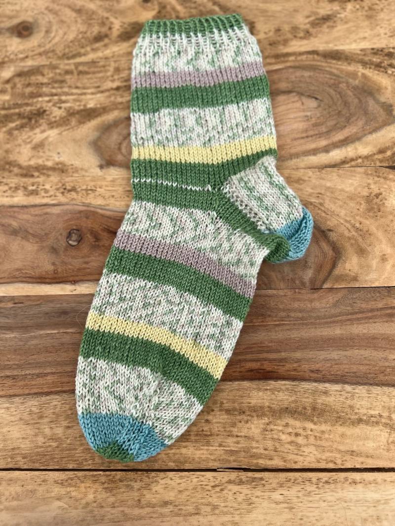 Damensocken Grün-Flieder-Gelb-Blau Gestreift, Gr. 39 von StrickbyBerni
