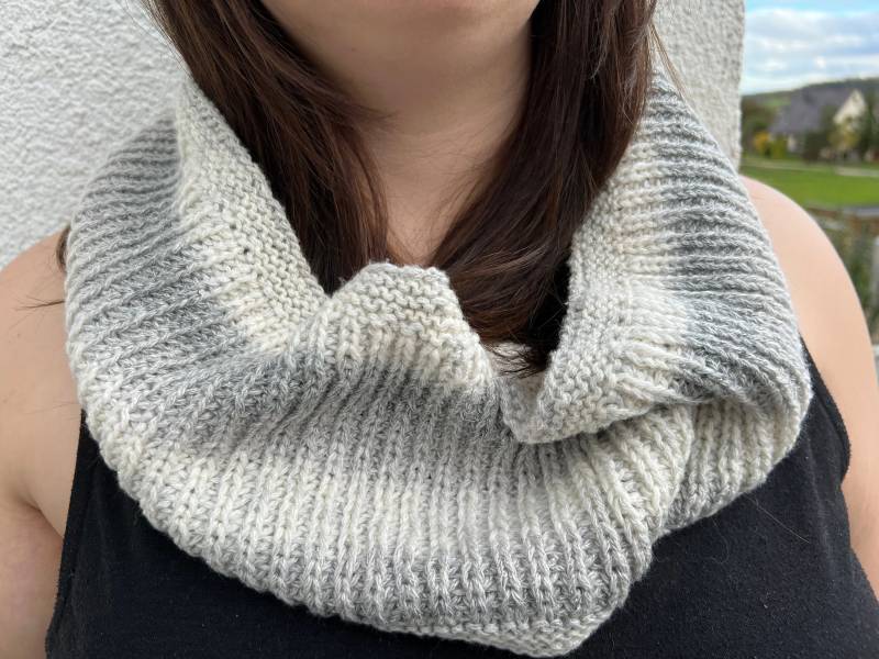 Loop Hellgrau von StrickbyBerni