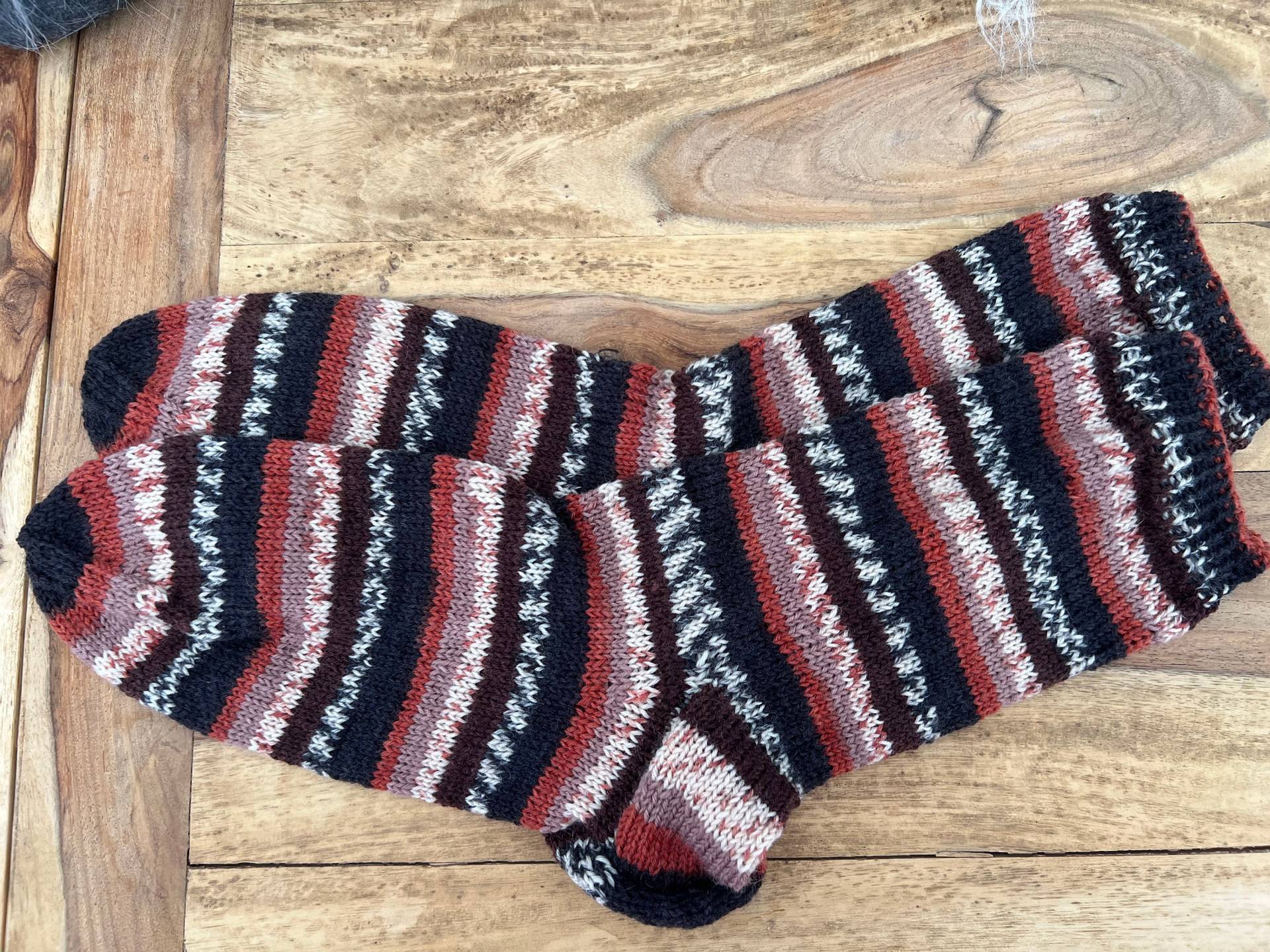 Socken Für Den Mann, Schwarz-Braun-Orange Gestreift, Gr. 46 von StrickbyBerni