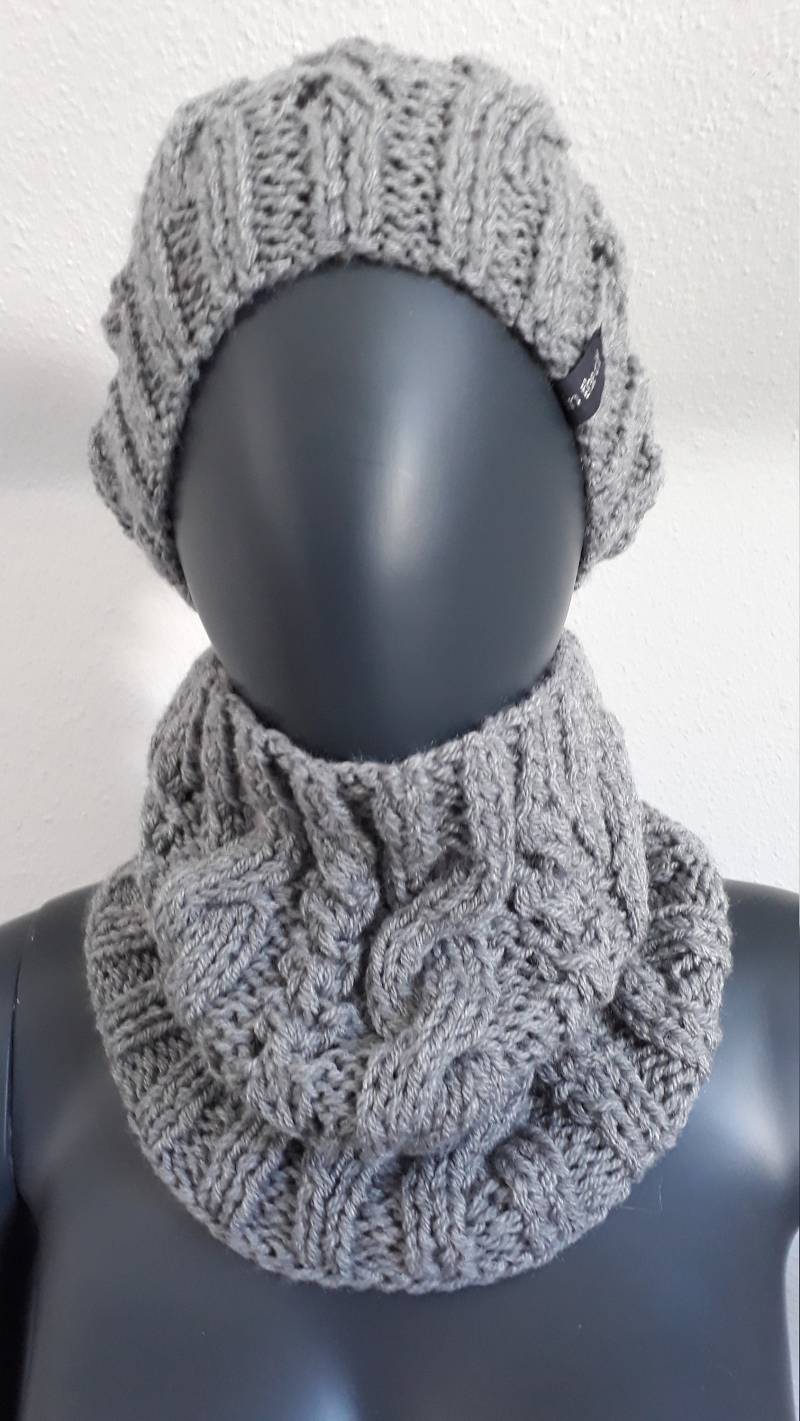 Mütze Mit Snood Antje | Grau von Strickeninthecity