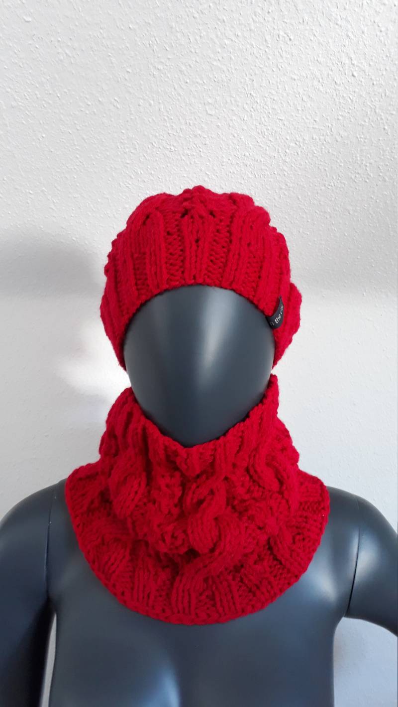 Mütze Mit Snood Antje | Rot von Strickeninthecity