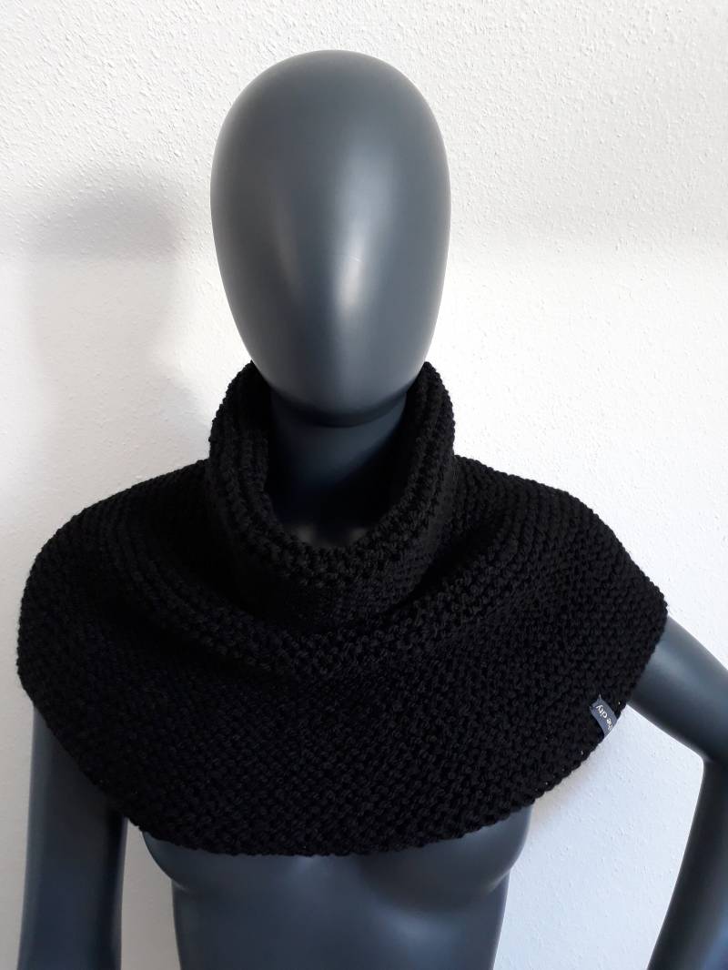 Schulterwärmer Ivet Sylt | Schwarz von Strickeninthecity