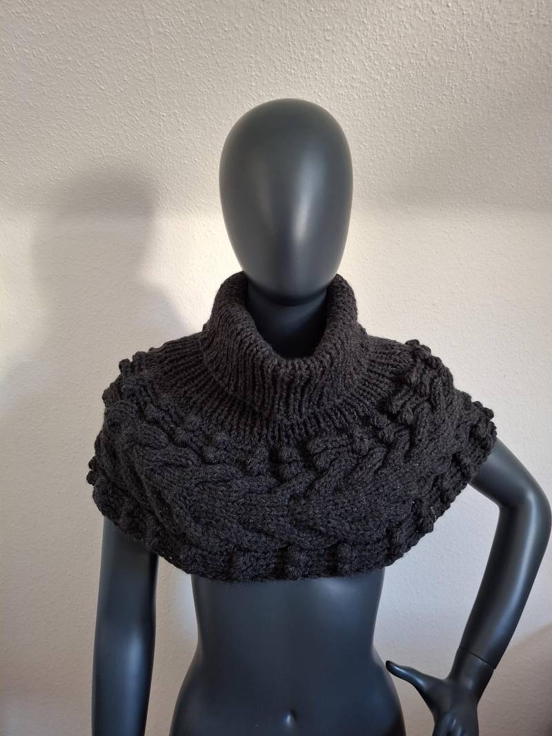 Schulterwärmer Megan I | Anthrazit von Strickeninthecity