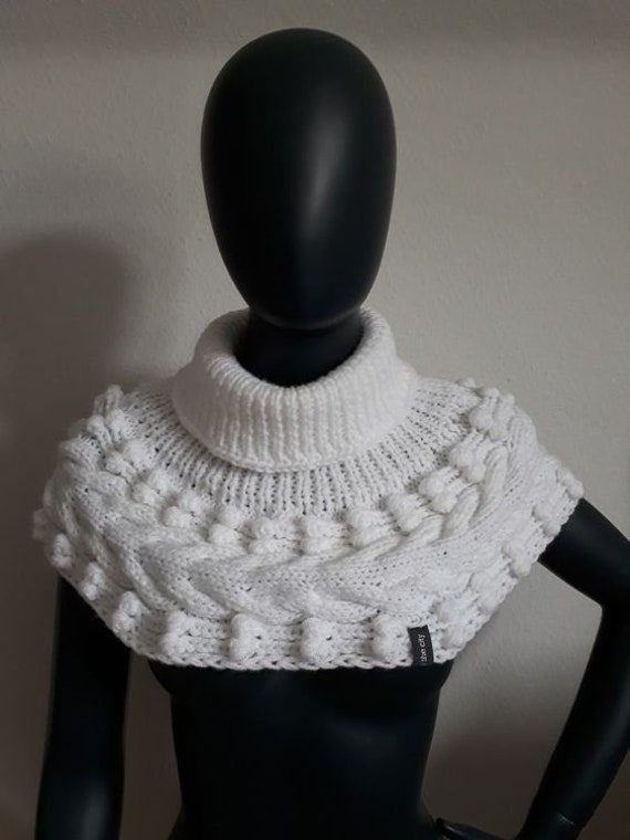 Schulterwärmer Megan I | Weiß von Strickeninthecity