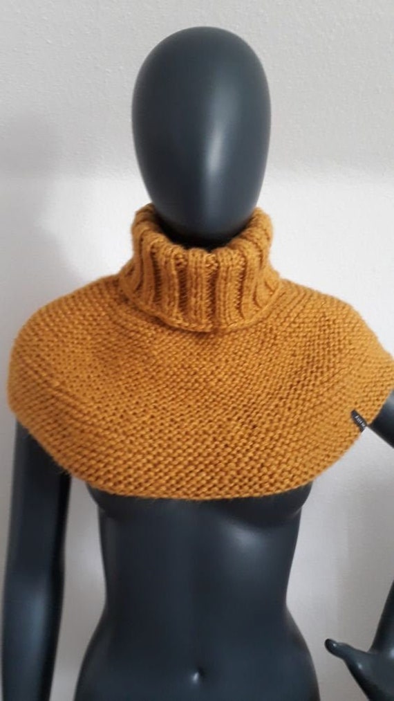 Schulterwärmer "Romy" Senf von Strickeninthecity