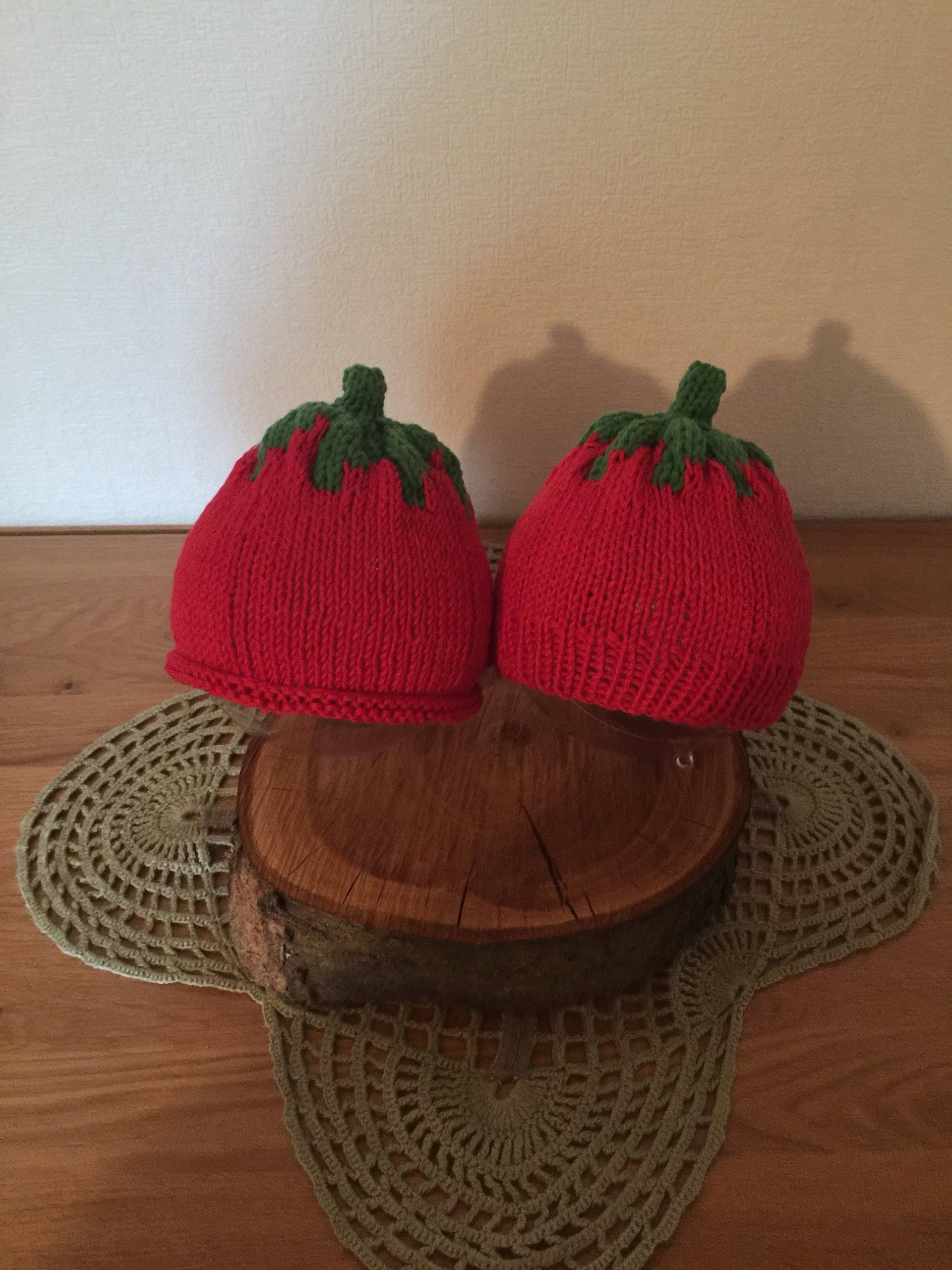 Babyerdbeermütze von StrickfeeShop