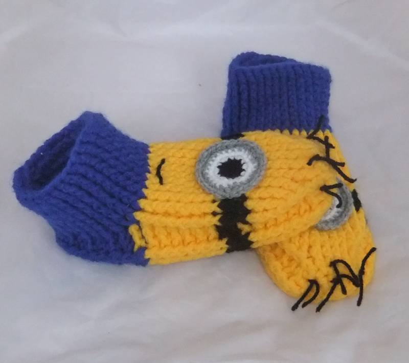 Hausschuhe Socken Minion Gammlos Puschen Größe 27-28 von Strickherz